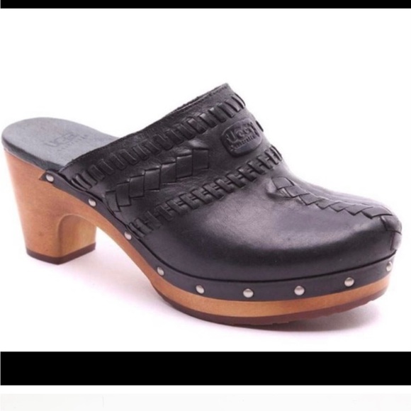 UGG Shoes - ⭐️ UGG Vivica Black Leather Mule Clogs Sherpa Lined Women Size 8